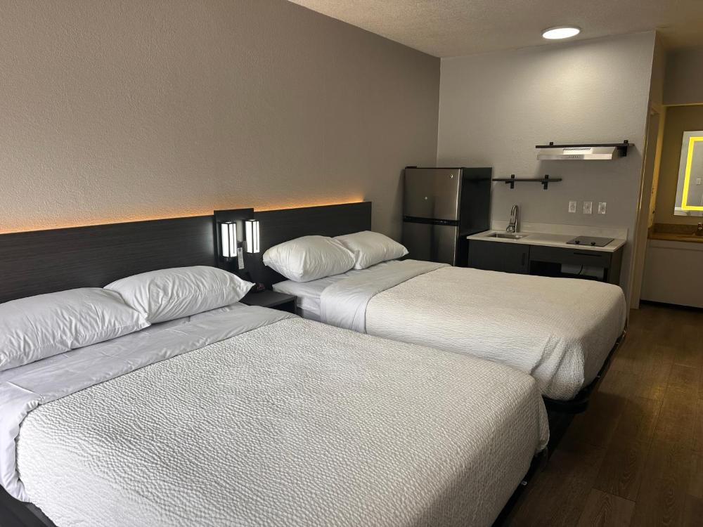 2 Full Beds | Non-Smoking, Micfridge interior